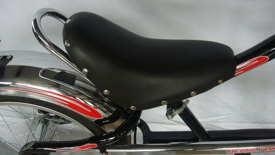 Chopper Bike Black Low Rider Fashion Bike με τεχνολογία F Disc Brake R V-Brake