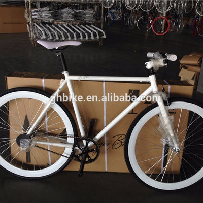 Μονό ταχύτητα ποδήλατο 700c Fixie Bike με αλυσίδα KMC και συνολικό βάρος 13kg