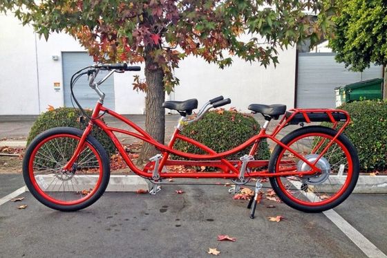 Μέγιστη ταχύτητα 30-50Km/h 500W 26&quot;*2.3 LCD Display Tandem Electric Bike για δύο άτομα